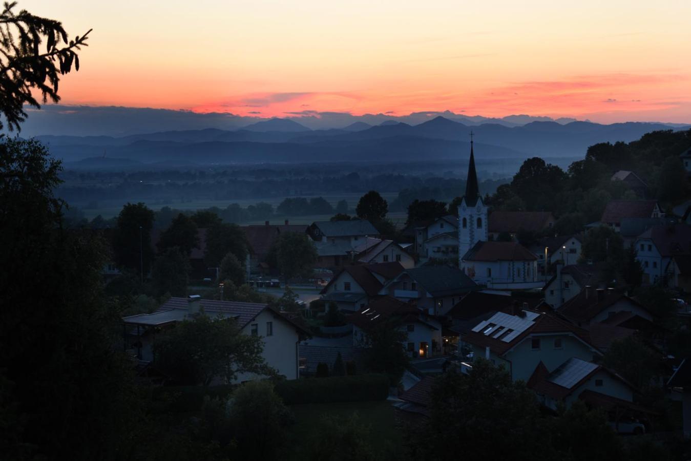 Apartmaji Lejardin Lägenhet Škofljica Exteriör bild